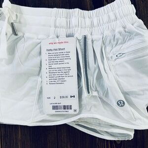 NEW Lululemon Hotty Hot Shorts Size 2